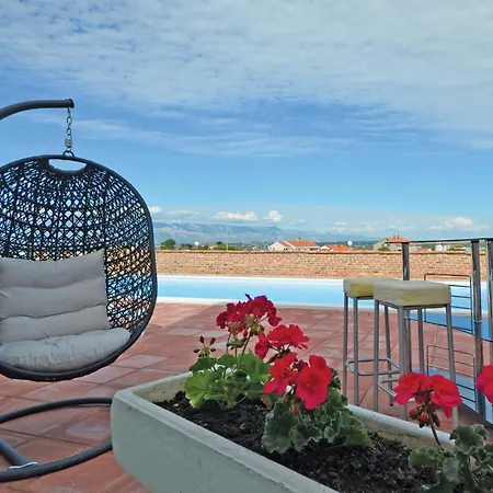 Amazing In With Swimming Pool