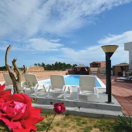 Апартаменты Amazing In With Swimming Pool