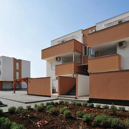 Amazing In With Swimming Pool Apartment *