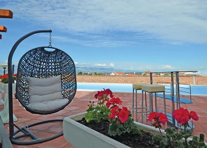 Amazing In With Swimming Pool