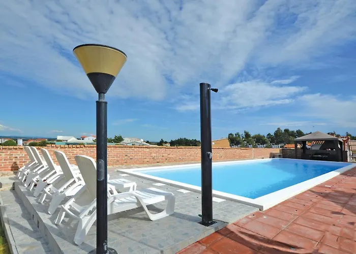 Amazing In With Swimming Pool