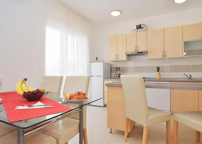 Апартаменты Amazing In With Swimming Pool Нин