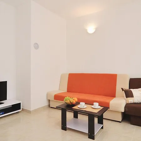 Amazing In With Swimming Pool Appartement