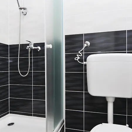 Appartement Amazing In With Swimming Pool